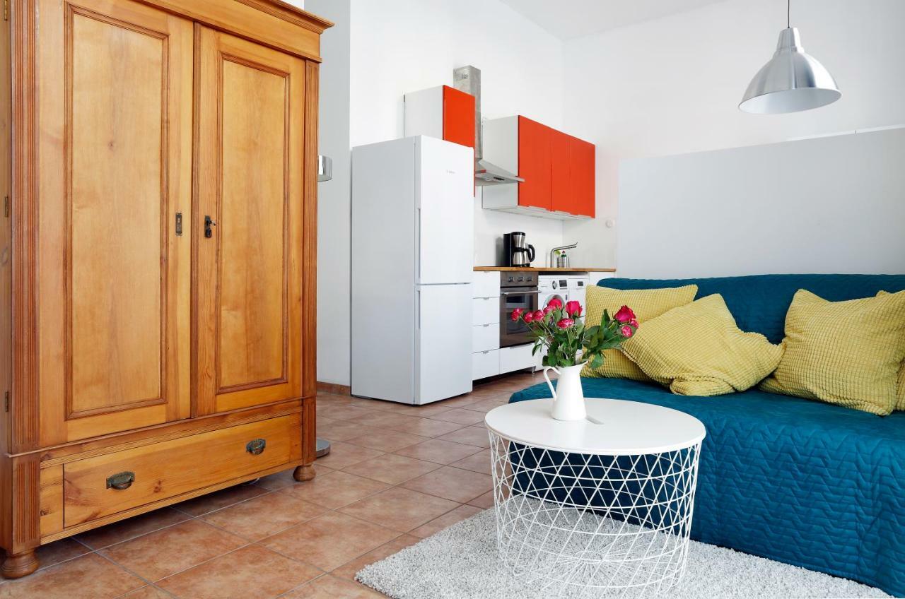 Swine L Rockchair Apartments L Cozy Family & Business Flair In City Center "Mitte" Modern Studio Boxspringbed Welcomes You! Berlin Bagian luar foto